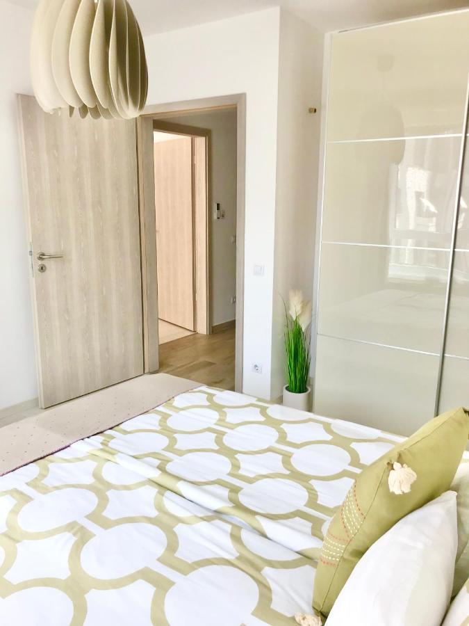 Elizabeth Garden Premium Apartment Кечкемет Екстер'єр фото